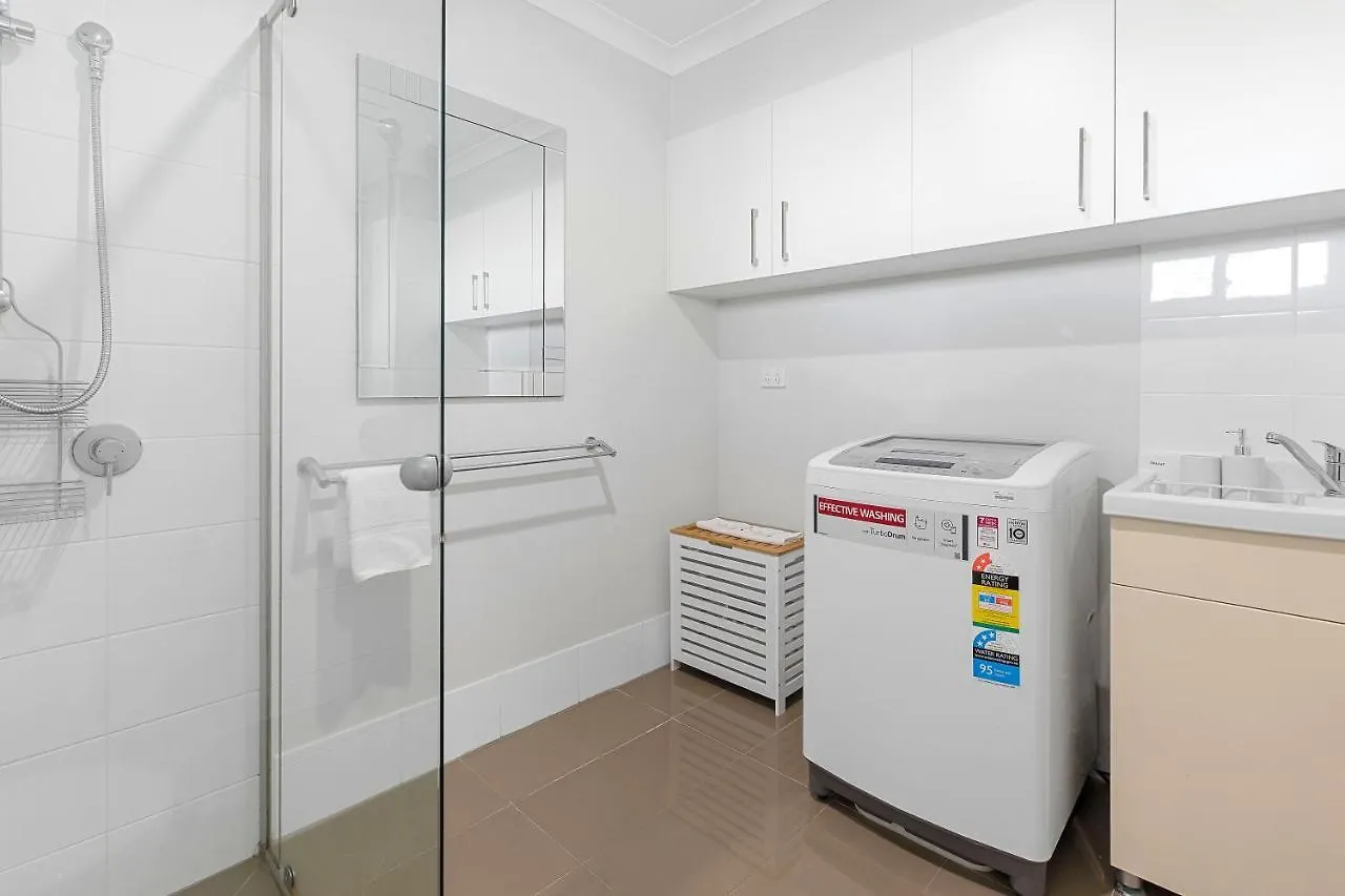 Dom wakacyjny 3Br, 3Bth, Walk To Beach & City Centre Maroochydore Australia